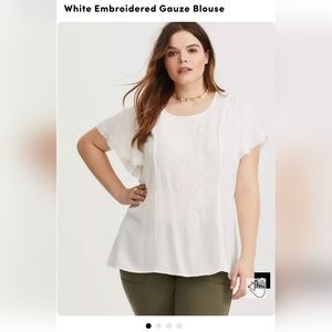 3/$15 Torrid White Gauze Embroidered Top Size 2XL